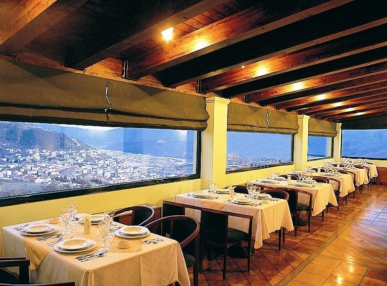 Avaris Hotel Karpenisi ภายนอก รูปภาพ